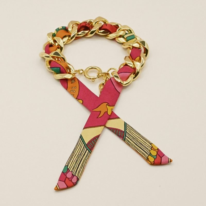 Choisissez ce magnifique bracelet pour le plaisir de toutes celles qui aiment les bijoux à accumuler et les chaînes. Ce bracelet est accompagné du ruban perfect match coloré. Bijou seul, Crédit GEMITY