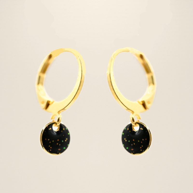 Boucles d'oreilles créoles plaqué or (3 microns) mini rond émaillé. Bijou seul, Crédit GEMITY