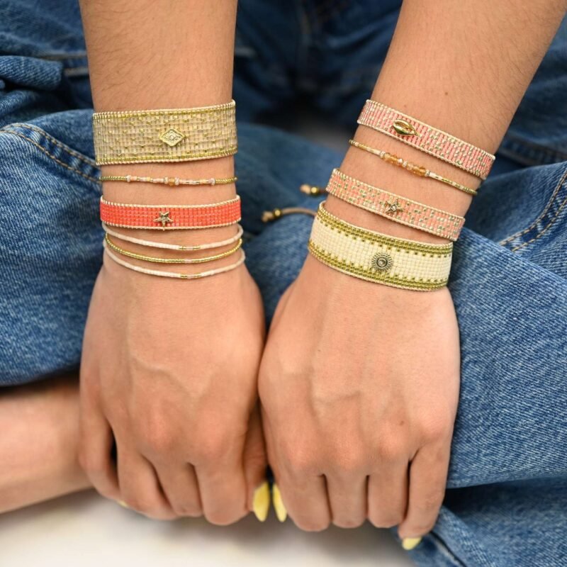 Composition des bracelets Belle Mais Pas Que composée de 8 bijoux : Elena, Julia, June, Liam, Lisa, Mia, Coralie, Amanda