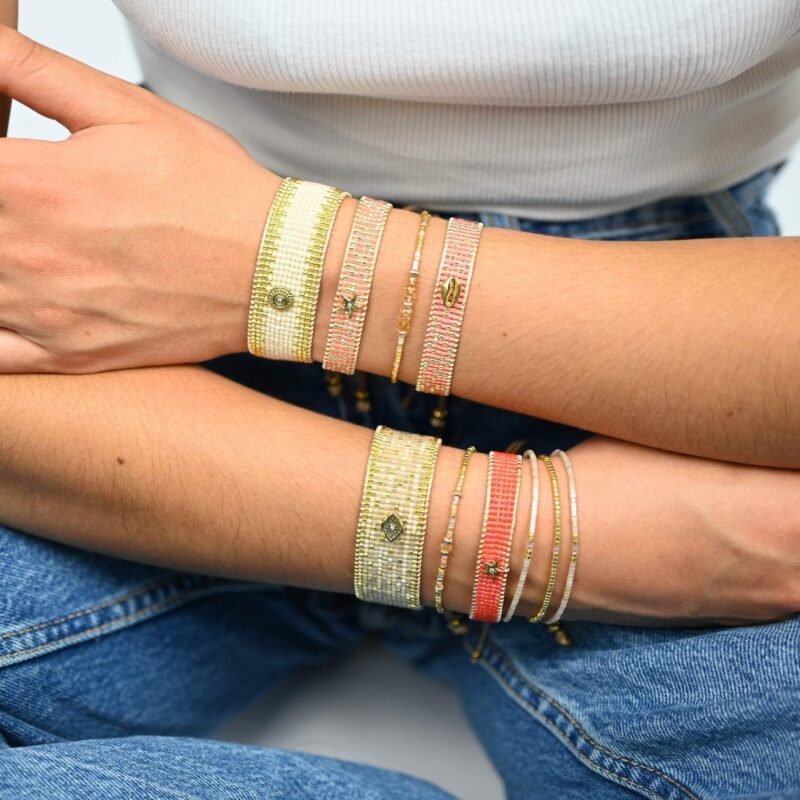 Composition des bracelets Belle Mais Pas Que composée de 8 bijoux : Elena, Julia, June, Liam, Lisa, Mia, Coralie, Amanda