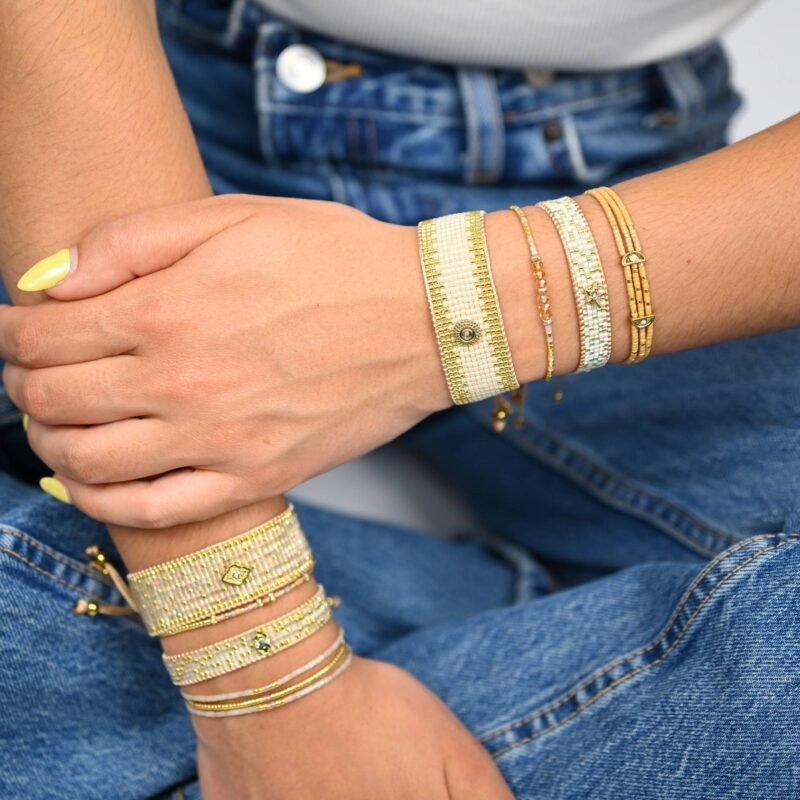 Composition des bracelets Belle Mais Pas Que composée de 8 bijoux : Ena, Elena, Estelle, Julia, June, Liam, Lou, Mia