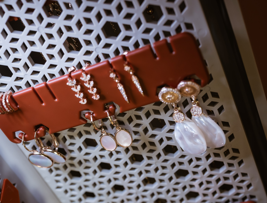 Module de rangement pour boucles d'oreilles permettant de ranger ses bijoux par paire dans un coffret GEMITY